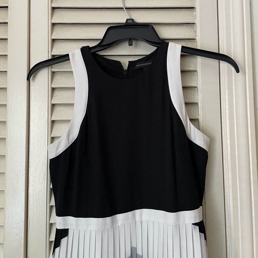 Banana Republic Black and White Midi Dress